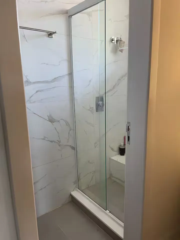 Box com revestimento de mármore