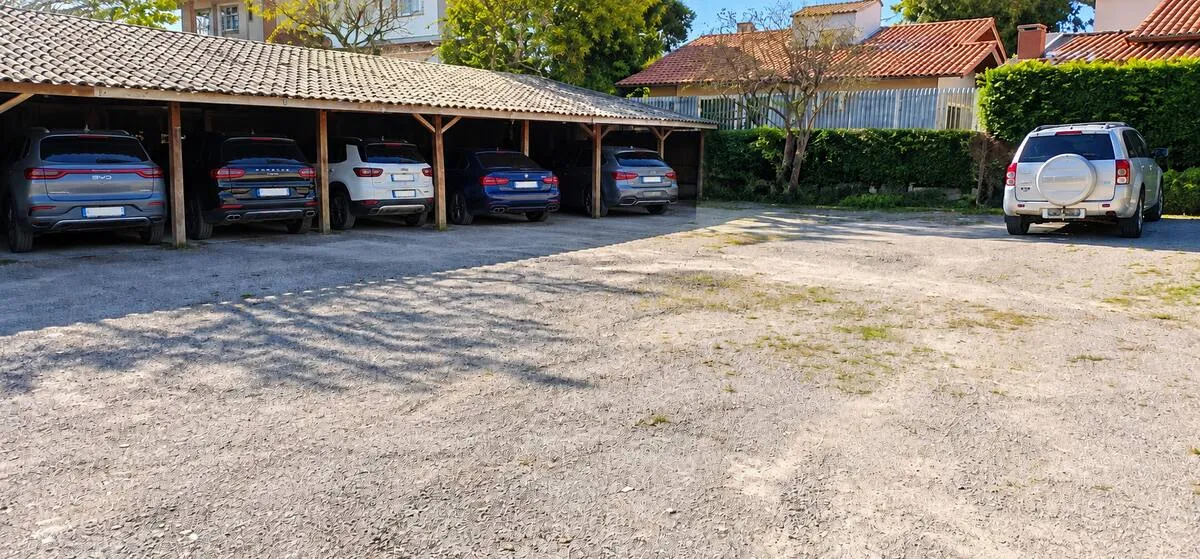 Estacionamento coberto dos hóspedes